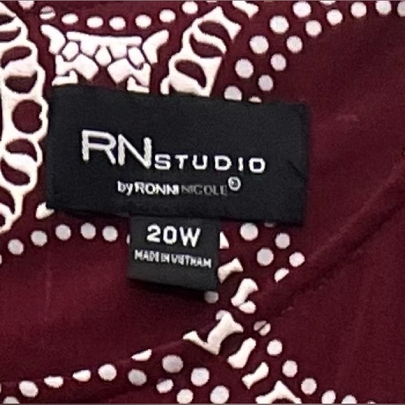NWT Ronni Nicole Studio Ruffled Sleeves Geometric Print Dress 20W Wine/Ivory - Picture 5 of 7